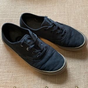 Kids Fila Black with gum sole sneakers 5.5